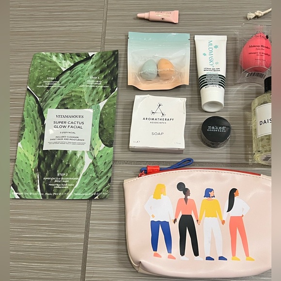 Cosmetics Toiletries Makeup 21 Piece Lot Bundle - Picture 2 of 3